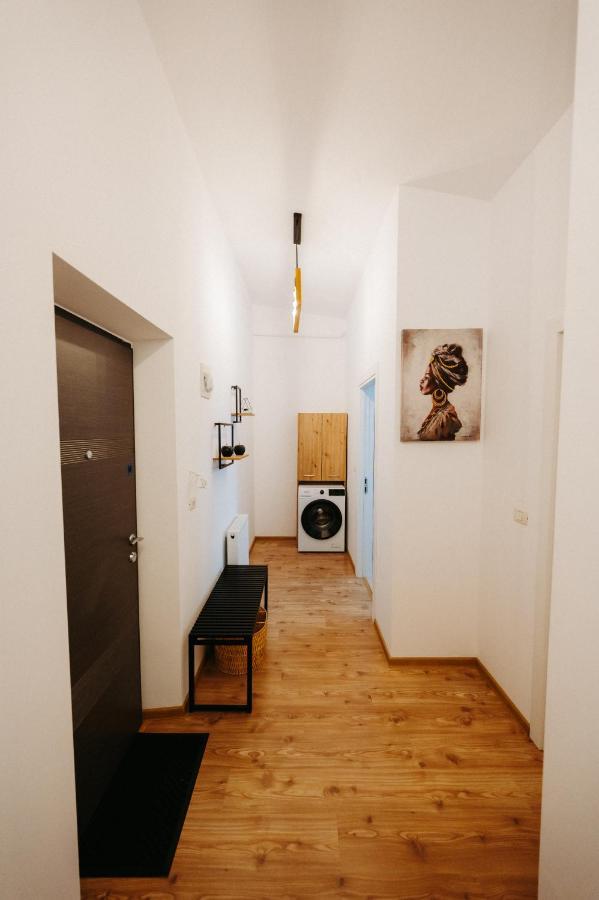 Modern Loft One Apartamento Suceava Exterior foto